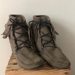 Minnetonka gray leather fringe booties